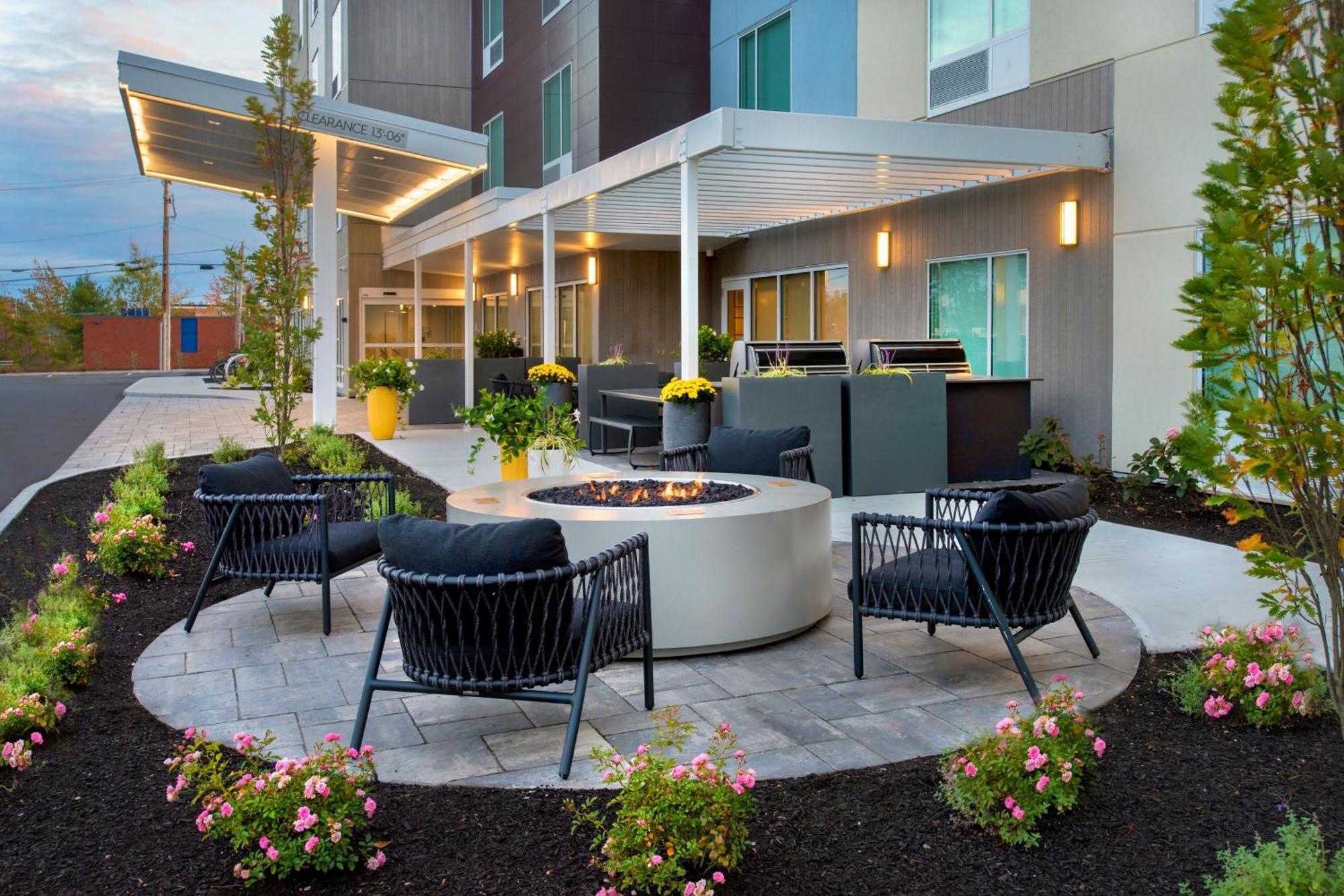 Towneplace Suites Portland Airport Me South Portland Exteriör bild